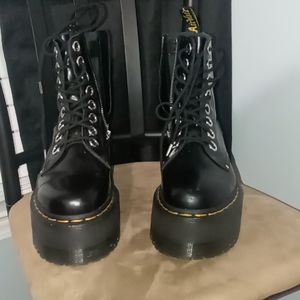 Dr Martens Jadon Max size 7